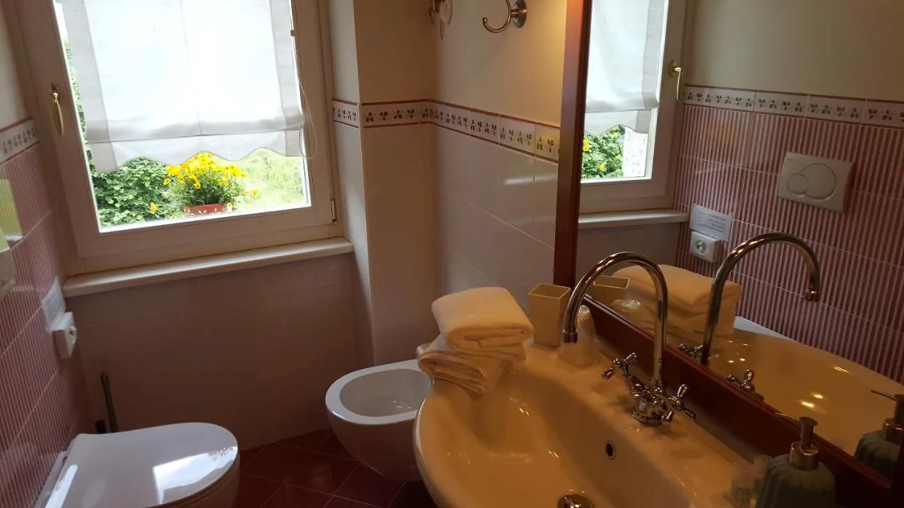 B&B Poggio Caiar Caprino Veronese 0*,  Italy